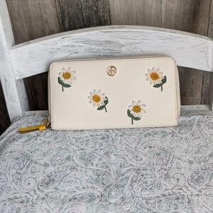 Tory Burch Daisy Wallet